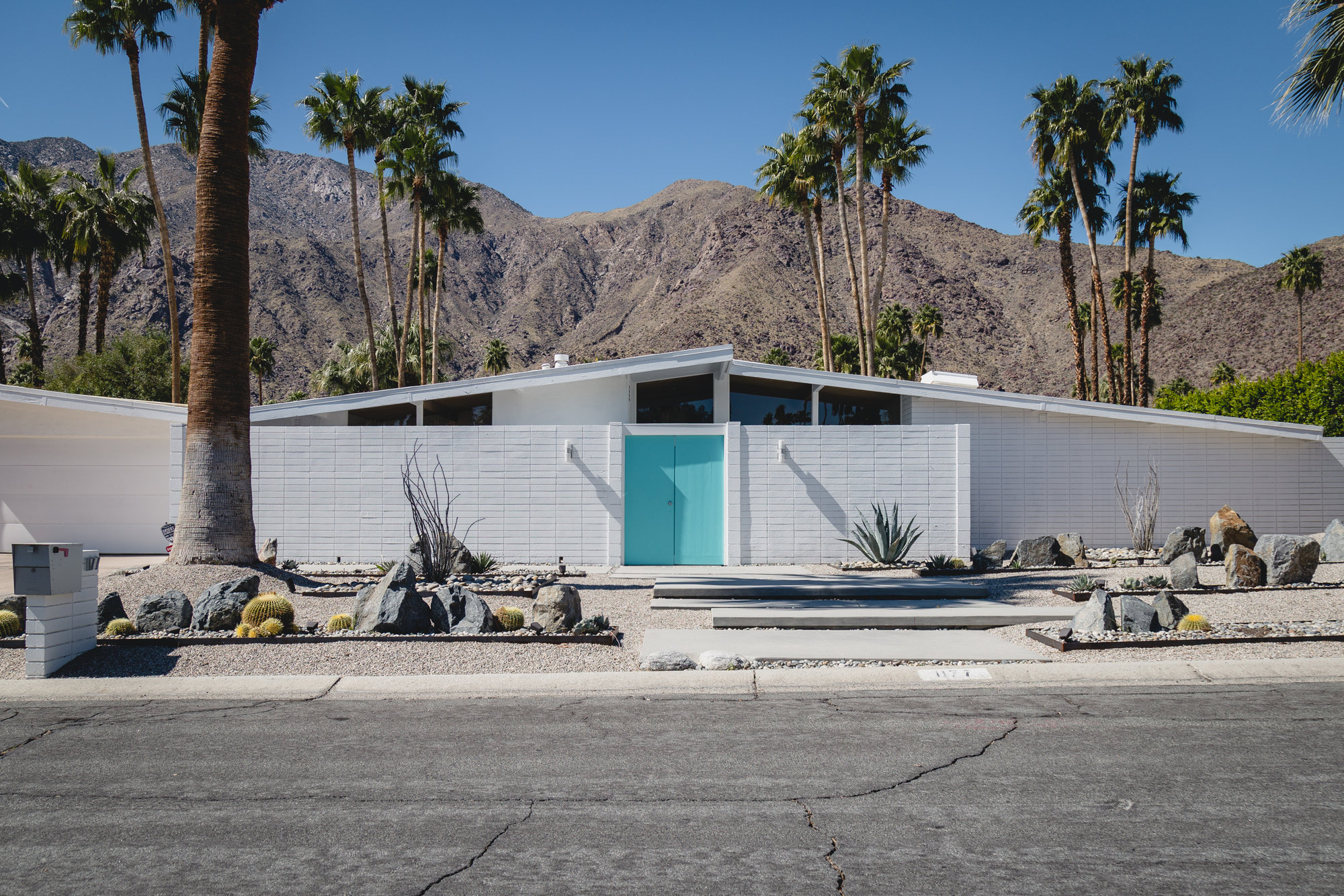 The Palm Springs Neighborhoods With The Most Beautiful Mid-Century ...